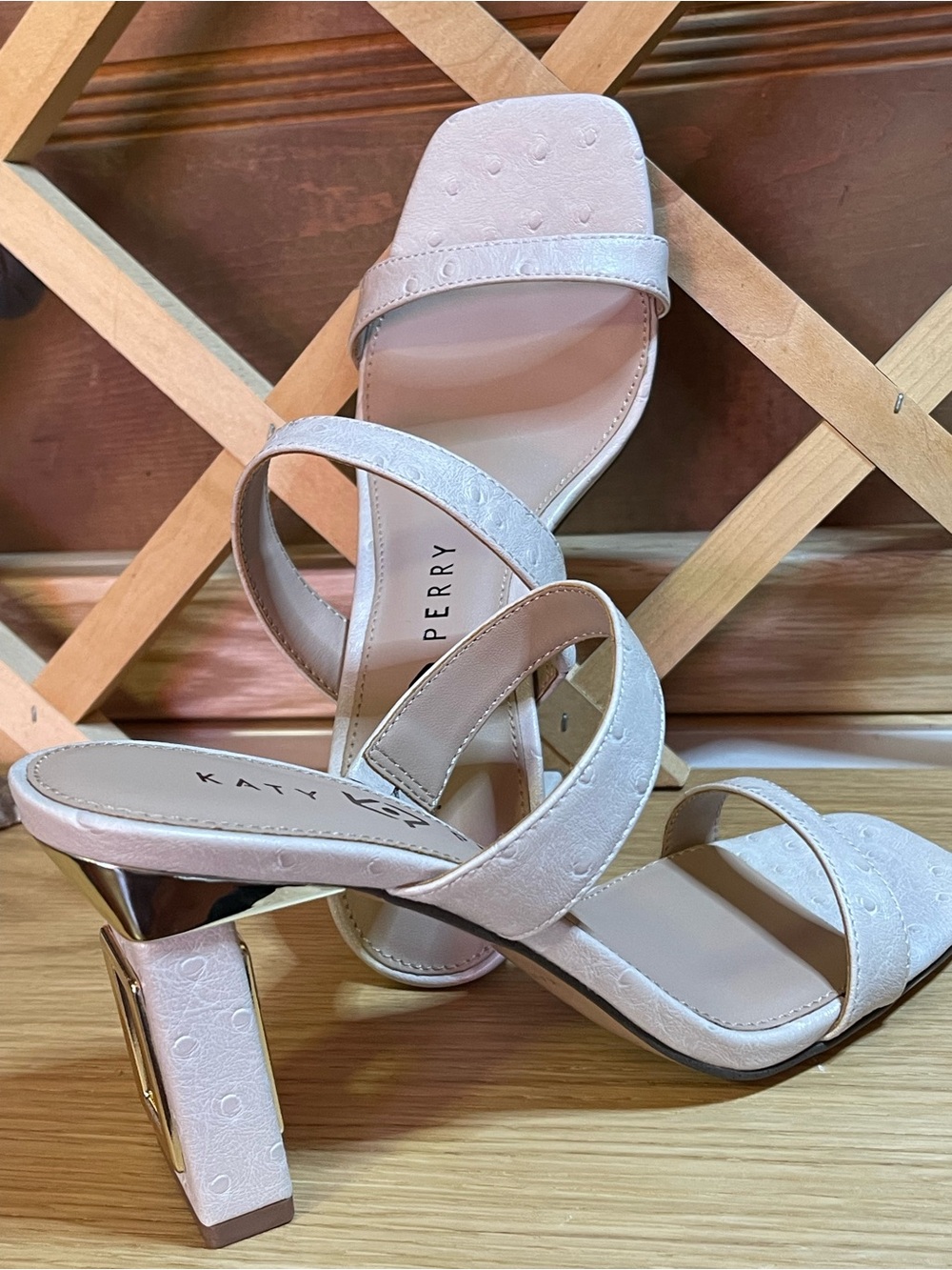NWOB Katy Perry Sz 6.5 “Hollow Heel Sandal“ Faux Ostrich Embossed- 3.35” Heel